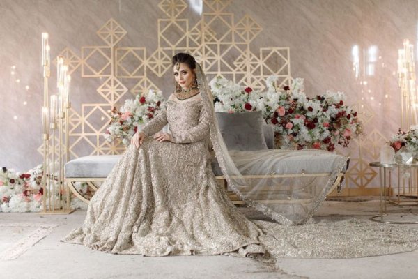 5 Different Points on How to Style Asian Wedding Dresses